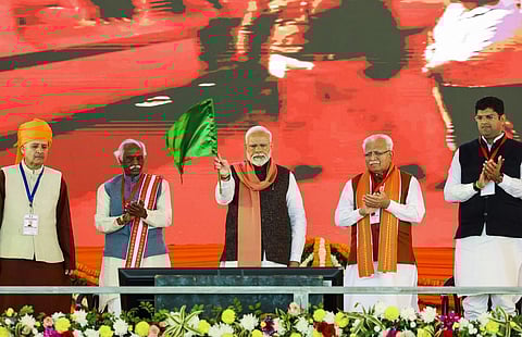 காங்கிரஸ் ஆட்சியின் சாதனை ஊழல், தீவிரவாதம்: பிரதமர் நரேந்திர மோடி குற்றச்சாட்டு