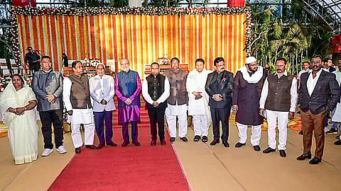 ஜார்க்கண்ட் அமைச்சரவையில் சேர்க்காததால் 12 காங்கிரஸ் எம்எல்ஏ.க்கள் அதிருப்தி