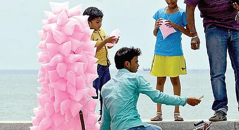 தமிழகத்தில் பஞ்சுமிட்டாய் விற்க தடை: சுகாதாரத்துறை அமைச்சர் அறிவிப்பு