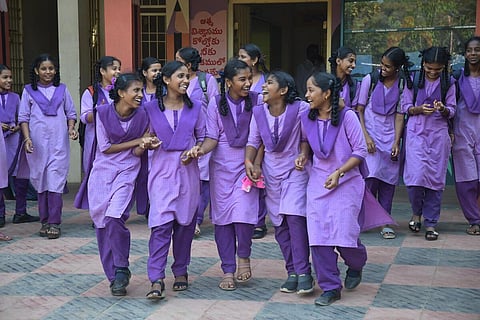 ரூ.300 கோடியில் 15,000 ஸ்மார்ட் வகுப்பறைகள்: தமிழக பட்ஜெட் 2024-ல் பள்ளிக் கல்வி அறிவிப்புகள்