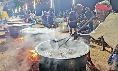 மதுரை அருகே ‘கம கம’ பிரியாணி திருவிழா: பல்லாயிரம் பேருக்கு முனியாண்டி விலாஸ் விருந்து