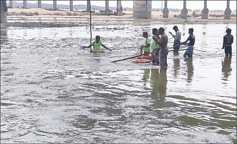 அரியலூர் திருமானூர் கொள்ளிடம் ஆற்றில் குளித்தபோது விபரீதம்: நீரில் மூழ்கி சிறுவர்கள் 2 பேர் உயிரிழப்பு; ஒருவர் மாயம்