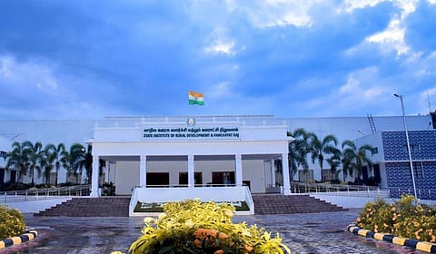 சிற்றூராட்சி நிர்வாகத்தில் தொடர மக்களுக்கு உரிமை இல்லையா?