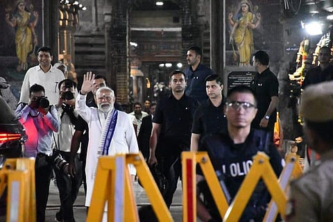 மதுரை மீனாட்சி அம்மன் கோயிலில் பிரதமர் மோடி தரிசனம்