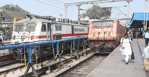 பாசஞ்சர் ரயில்களின் குறைந்தபட்ச கட்டணம் ரூ.30-ல் இருந்து ரூ.10 ஆக குறைப்பு: உடனடியாக அமலுக்கு வந்தது; பயணிகள் மகிழ்ச்சி