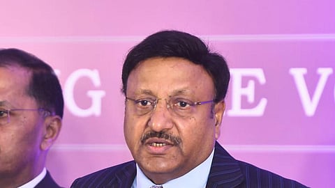 ஆதார் அட்டை முடக்கப்பட்டாலும் தேர்தலில் வாக்களிக்க முடியும்: தேர்தல் ஆணையம்