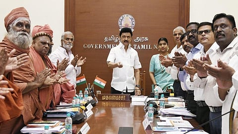 நிதி வசதியில்லா கோயில்கள் திருப்பணிக்கு நிதி: அறநிலையத் துறை ஆலோசனைக் கூட்டத்தில் தீர்மானம்