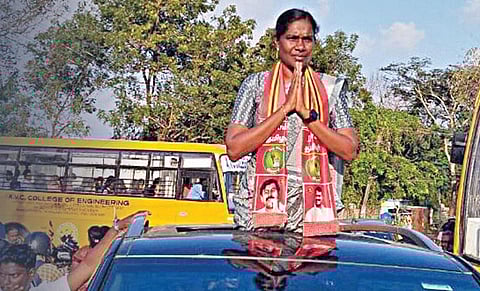 மயிலாடுதுறையில் முதல் ஆளாக களத்தில் இறங்கிய காளியம்மாள்!