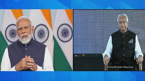 மொரிஷியஸின் அகலேகா தீவில் அமைக்கப்பட்டுள்ள புதிய விமான தளம், படகுத் துறையை பிரதமர் நரேந்திர மோடி, மொரிஷியஸ் பிரதமர் பிரவிந்த்ஜுக்நாத் நேற்று காணொலி வாயிலாக திறந்துவைத்தனர்.