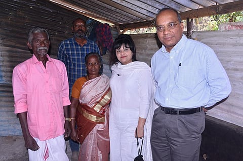 செங்கோட்டையில் ரயில் விபத்தை தடுத்த தம்பதிக்கு ரயில்வே கோட்ட மேலாளர் நேரில் பாராட்டு