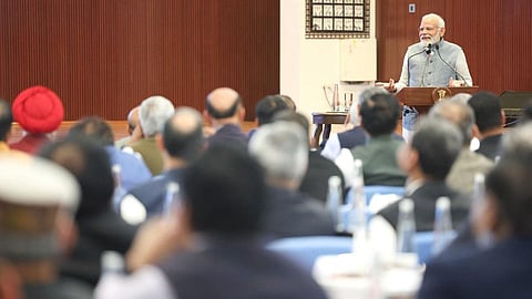 கூட்டத்தில் பேசிய பிரதமர் மோடி | படம்: எக்ஸ் தளம்