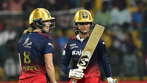 ஸ்மிருதி, எல்லிஸ் பெர்ரி