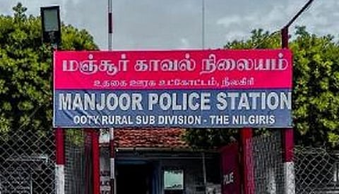 நீலகிரியில் இளம்பெண்ணை தற்கொலைக்கு தூண்டிய வழக்கில் கைதான போக்குவரத்து காவலர் தற்கொலை