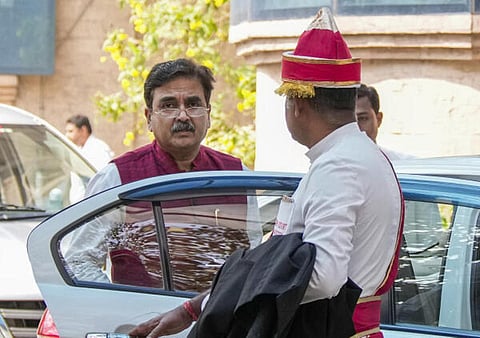 கொல்கத்தா ஐகோர்ட் நீதிபதி அபிஜித் கனோபாத்யாய ராஜினாமா - பாஜகவில் இணைவதாக அறிவிப்பு