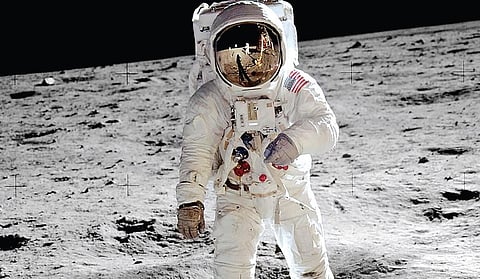 டிங்குவிடம் கேளுங்கள்: நிலவிலிருந்து எப்படித் திரும்பி வருகிறார்கள்?