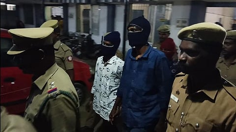 திமுக பிரமுகர் கொலை வழக்கில் சத்தியமங்கலம் நீதிமன்றத்தில் சரணடைந்தவர்கள்