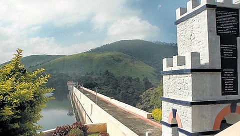 முல்லை பெரியாறில் நின்றுபோன நீர்வரத்து: குடிநீர் கிணறுகளில் குறையும் நிலத்தடி நீர்மட்டம்