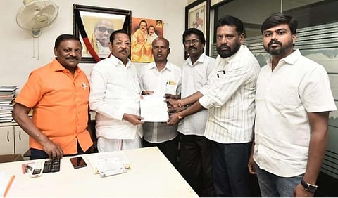 திமுகவுக்கு ஒரு குரூப், அதிமுகவுக்கு ஒரு குரூப்: பார்வர்டு பிளாக் ஆதரவு