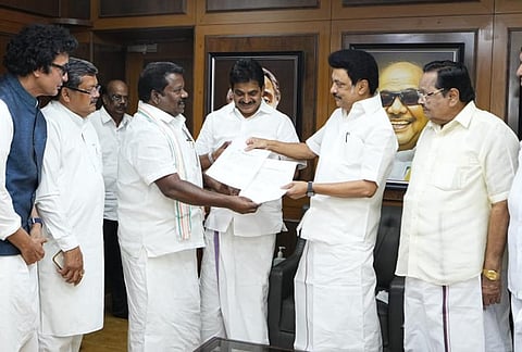 காங்கிரஸ் கட்சிக்கு 10 தொகுதிகள்: திமுக கூட்டணியில் உடன்பாடு