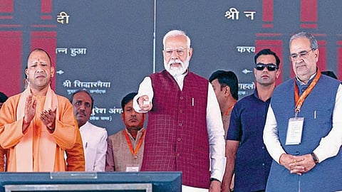 ரூ.44,000 கோடிக்கு மேம்பாட்டு திட்டம்: உத்தர பிரதேசத்தில் பிரதமர் மோடி அடிக்கல் நாட்டினார்