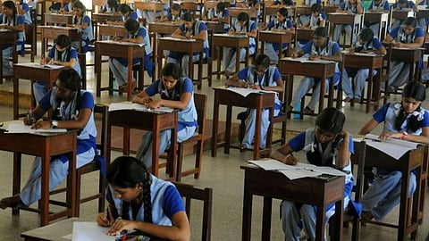 பிளஸ்-2 வேதியியல் தேர்வு எளிதாக இருந்தது: தேர்வெழுதிய மாணவர்கள் மகிழ்ச்சி