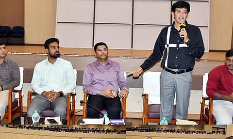 வாக்குப்பதிவின்போது பின்பற்ற வேண்டிய நடைமுறைகள்: பிரிவு அலுவலர்களுக்கு பயிற்சி வகுப்பு