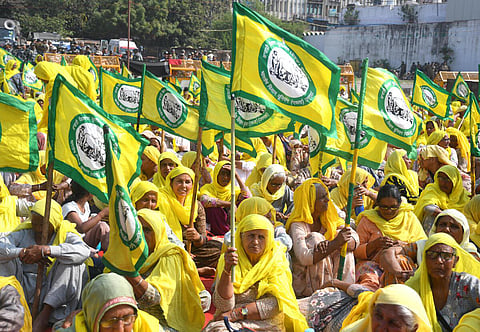 ராம்லீலாவில் கிசான் மஸ்தூர் மகாபஞ்சாயத்தில் கலந்து கொண்ட விவசாயிகள்