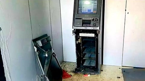 ஏடிஎம் இயந்திரத்தை உடைத்து ரூ.25 லட்சம் கொள்ளை