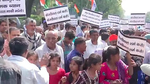 அர்விந்த் கேஜ்ரிவால் வீடு அருகில் இந்து, சீக்கிய அகதிகள் போராட்டம்