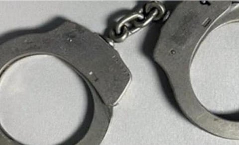 கும்மிடிப்பூண்டியில் ஓடும் ரயிலில் 4 பயணிகளை தாக்கி பணம், செல்போன்கள் பறித்த வழக்கில் 2 பேர் கைது