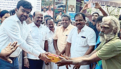 வேங்கைவாசல் மற்றும் கோவிலம்பாக்கத்தில் ரூ.19.65 கோடி மதிப்பிலான பல்வேறு திட்டப் பணிகளை, அமைச்சர் மா.சுப்பிரமணியன் மற்றும் மாவட்ட ஆட்சியர் அருண்ராஜ் தொடங்கி வைத்தனர்.