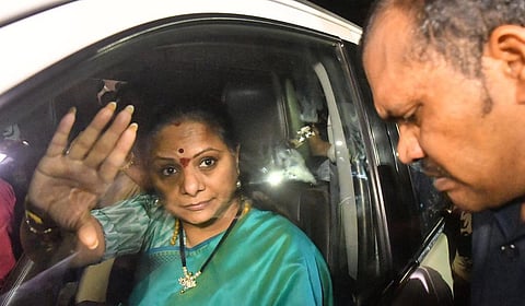 ஹைதராபாத்தில் நேற்று கைது செய்யப்படட் கவிதா