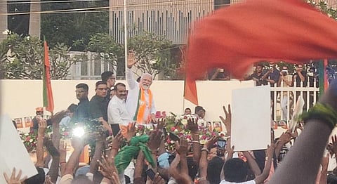 கோவை வந்த பிரதமர் மோடி ‘ரோடு ஷோ’வில் பங்கேற்றார்