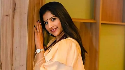 கார் விபத்தில் சிக்கிய ‘ஜவான்’ பாடகி