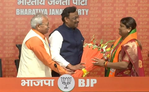 பாஜகவில் இணைந்தார் ஹேமந்த் சோரனின் அண்ணி சீதா சோரன்!