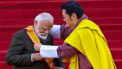 பிரதமர் நரேந்திர மோடிக்கு பூடானின் மிக உயரிய விருது: மன்னர் ஜிக்மே கேசர் வழங்கினார்