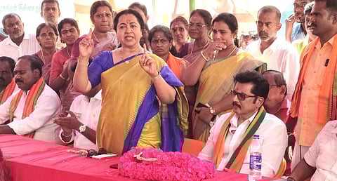 “எனக்கு விஜய பிரபாகரன் ஒரு மகன் போன்றவர்” - ராதிகா சரத்குமார் @ சிவகாசி