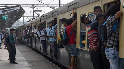 கடற்கரை - கூடுவாஞ்சேரி மின்சார ரயிலை காலை நேரத்திலும் இயக்க பயணிகள் கோரிக்கை