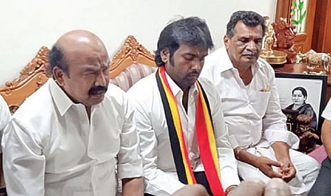 விருதுநகர் தேமுதிக வேட்பாளர் விஜய பிரபாகரன் திருப்பரங்குன்றம் அதிமுக எம்எல்ஏ ராஜன் செல்லப்பாவை சந்தித்து வாழ்த்து பெற்றார்.