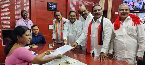 “நீலகிரி தொகுதி மக்கள் மிகப் பெரிய வெற்றியை தருவர்” - வேட்புமனு தாக்கல் செய்த ஆ.ராசா நம்பிக்கை