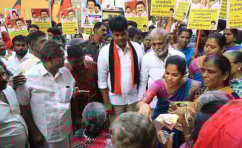 இப்போ எதுக்கு வந்தீங்க? - கொளத்தூர் தொகுதியில் திமுகவினரிடம் பெண்கள் வாக்குவாதம்