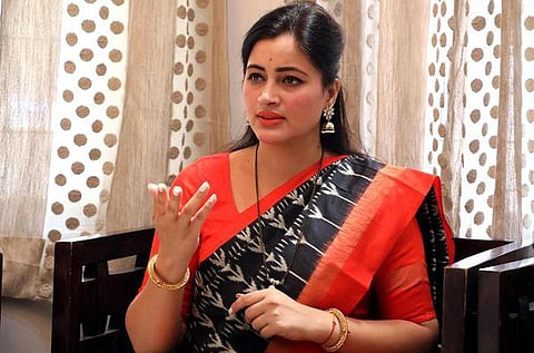 சுயேச்சை எம்பி பாஜகவில் இணைந்தார்: அமராவதி தொகுதி வேட்பாளராக அறிவிப்பு