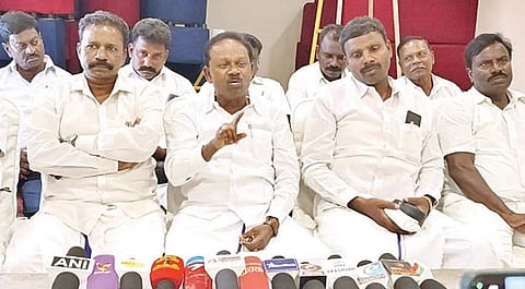 வாலாஜாவில் நேற்று செய்தியாளர்களை சந்தித்த செ.கு.தமிழரசன்.