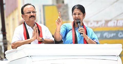 கோவையில் திமுக சார்பில் போட்டியிடும் கணபதி ராஜ்குமாரை ஆதரித்து அக்கட்சியின் எம்.பி. கனிமொழி பிரச்சாரம் மேற்கொண்டார்.