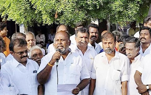 “தண்ணீரில் போடும் கோலம் போன்றது திமுக வாக்குறுதிகள்” - ஆர்.பி.உதயகுமார்