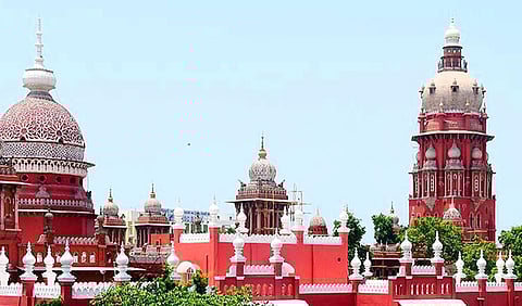 தமிழக எம்எல்ஏ, எம்பிக்கள் மீது 561 வழக்குகள் - உயர் நீதிமன்றத்தில் அரசு தகவல்