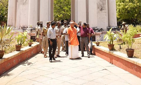 புதுச்சேரி அரசு சின்னமான ஆயி மண்டபத்தை பார்வையிட்ட துணை நிலை ஆளுநர்.