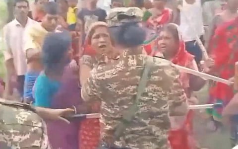 மே.வங்கம் குண்டுவெடிப்பு வழக்கை விசாரிக்கச் சென்ற என்ஐஏ அதிகாரிகள் மீது தாக்குதல்