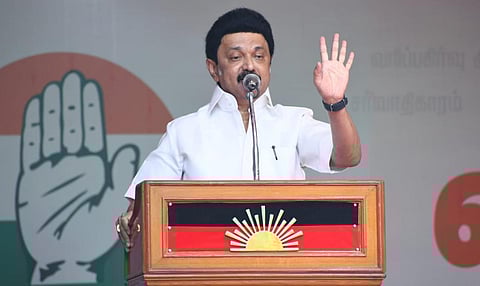 புதுச்சேரி தொகுதியில் காங்கிரஸ் வேட்பாளர் வைத்திலிங்கத்தை ஆதரித்து நேற்று நடந்த பிரச்சார பொதுக் கூட்டத்தில் தமிழக முதல்வர் மு.க.ஸ்டாலின் பேசினார். படம்: எம்.சாம்ராஜ்