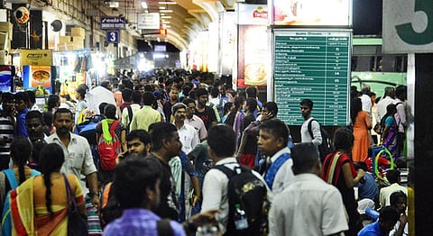 தமிழகத்தில் சொந்த ஊர்களுக்குச் சென்று மக்கள் வாக்களித்திட 10,124 பேருந்துகள் இயக்கம்